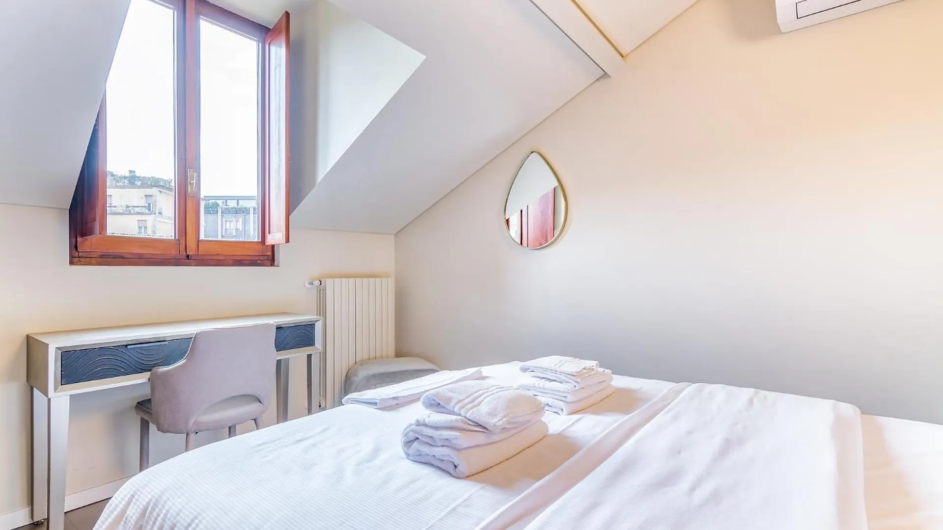 Апартаменты Luxury Flat Duomo 6Pax Wifi Top Милан Италия